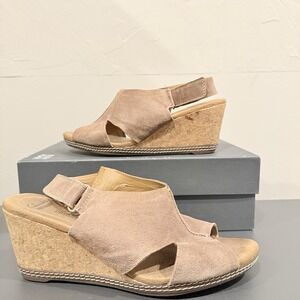 Clarks Collection Women's Beige Suede Ankle Strap Open Toe Wedge Sandals Sze 9.5